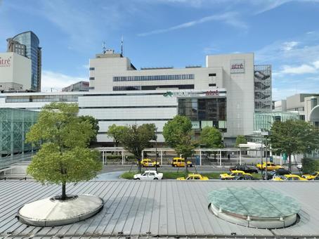 京浜急行線車窓から見るJR川崎駅東口 京浜急行線車窓から見るJR川崎駅東口 jr川崎駅,jr東海道線,jr南武線の写真素材