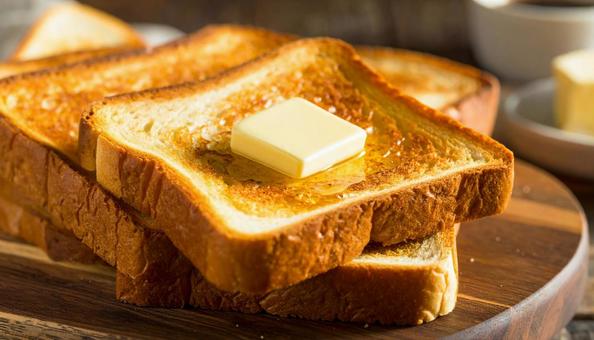 バターを塗ったトーストパンの写真