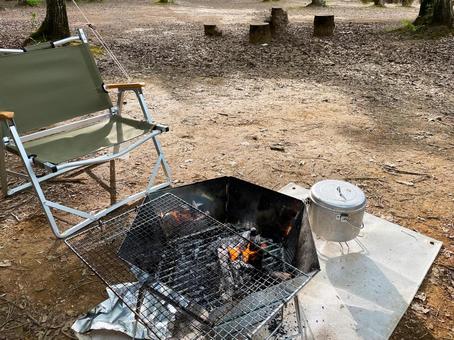 キャンプ道具 キャンプ,ギア,焚き火台の写真素材