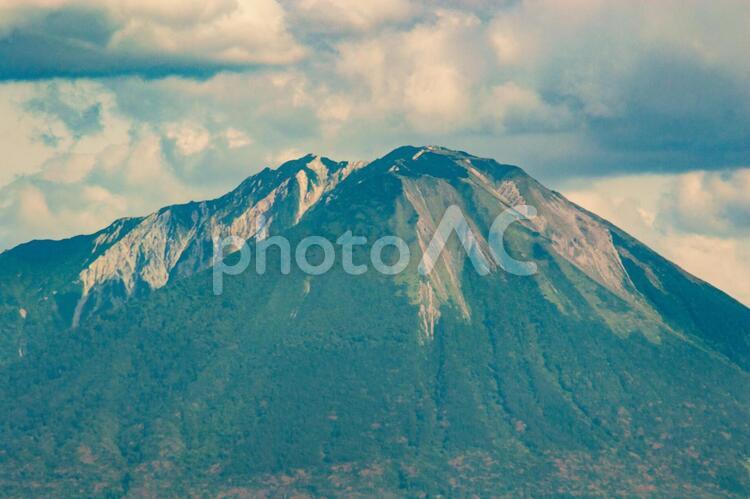 風景　まだ緑の残る大山 大山,山,9月の写真素材