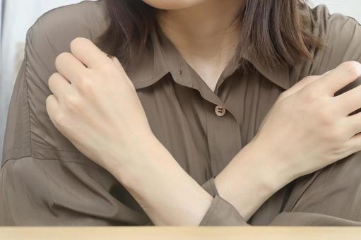 寒がる女性 寒がる女性 寒い,女性,イメージの写真素材