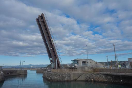 跳ね上がった手結港の可動橋 跳ね上がった手結港の可動橋 手結港可動橋,跳ね橋,橋の写真素材