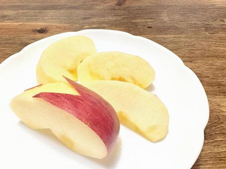 うさぎりんご(しっぽ付き) 04 うさぎりんご,カットフルーツ,食べ物の写真素材