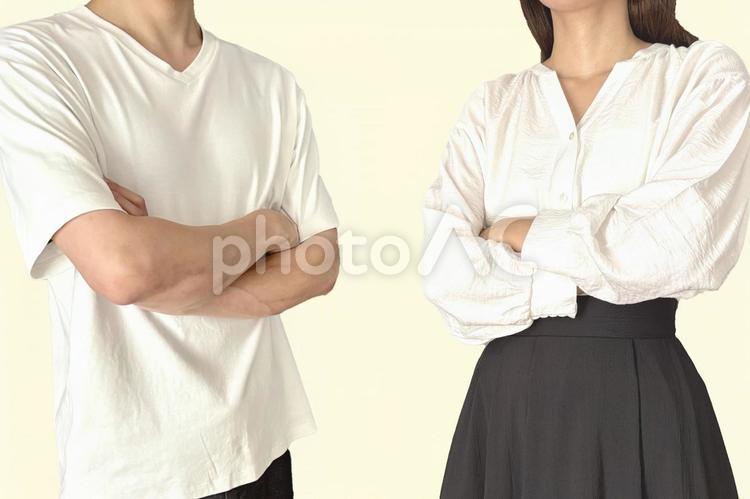 喧嘩中・考え中・自信のある男性と女性 夫婦,トラブル,腕組みの写真素材