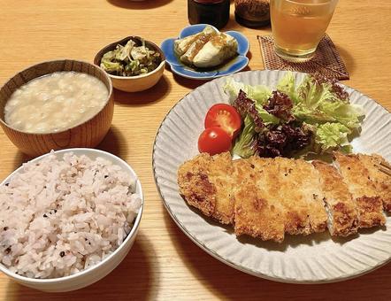 豚カツ定食風 豚カツ定食風 体にいいごはん,手作り,野菜多めの写真素材