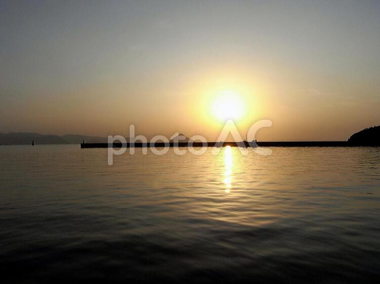 瀬戸の夕日 夕日,瀬戸内海,海の写真素材