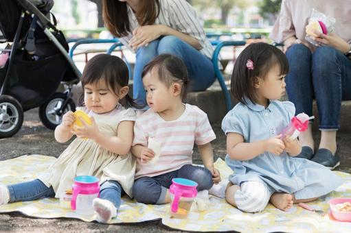 ママ友 母親 育児 ママ友 母親 育児 ママ友,公園,女性の写真素材