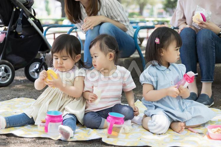 ママ友　母親　育児 ママ友,公園,女性の写真素材