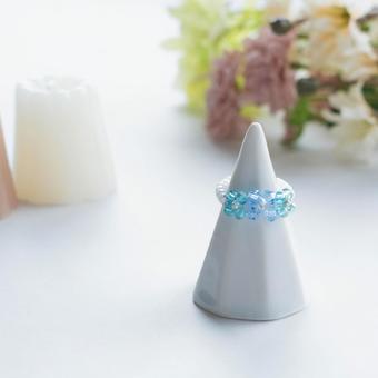 ブルービーズのリング ブルービーズのリング ハンドメイドアクセサリー,ビーズリング,夏アクセの写真素材