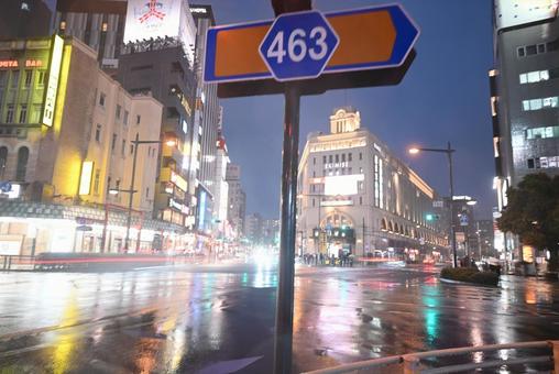 旅の風景 旅の風景 夜景,雨,ビル街の写真素材