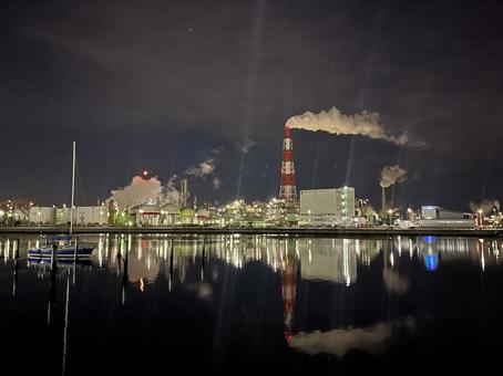 四日市コンビナートの綺麗な夜景 四日市コンビナートの綺麗な夜景 四日市コンビナート,コンビナート,夜景の写真素材