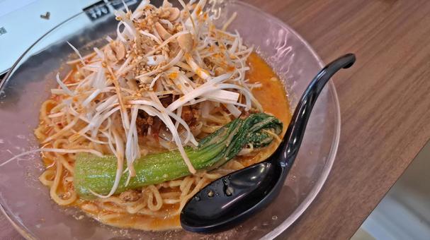 冷やし中華 冷やし中華 冷やし担々麵,担々麵,冷やし中華の写真素材