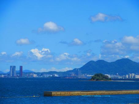 海の向こうの町 海の向こうの町の写真