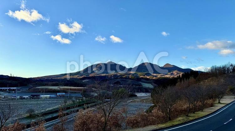 群馬県高山村の冬の田畑と山 群馬,高山村,夕日の写真素材