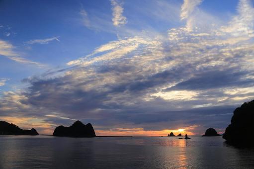 大田子海岸の美しい夕景 大田子海岸の美しい夕景 綺麗な夕陽,大田子海岸,西伊豆町の写真素材