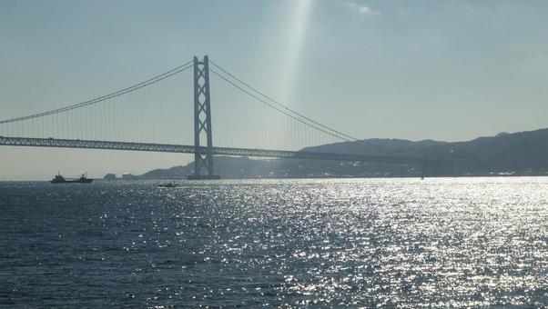 大蔵海岸から見た明石海峡大橋と淡路島 海,神戸市垂水区,大蔵海岸の写真素材