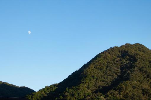 Half moon near Mt. Daisen, JPG