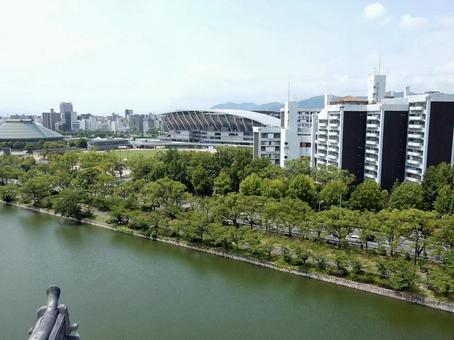 【風景写真】広島城天守閣からの眺め 広島城,天守閣,堀の写真素材