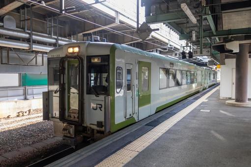 JR東日本ローカル線用のディーゼル車 JR東日本ローカル線用のディーゼル車 鉄道,車両,jrの写真素材