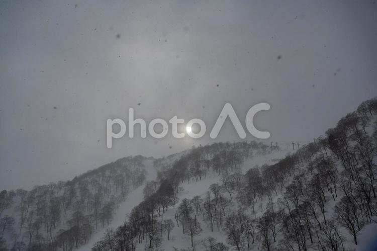 谷川岳ロープウェイから見た景色 ロープウェイ,銀世界,雪の写真素材