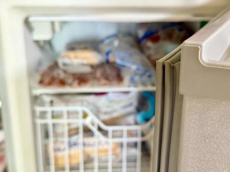 扉の開いた冷凍庫 扉の開いた冷凍庫 冷凍食品,冷凍庫,内部の写真素材