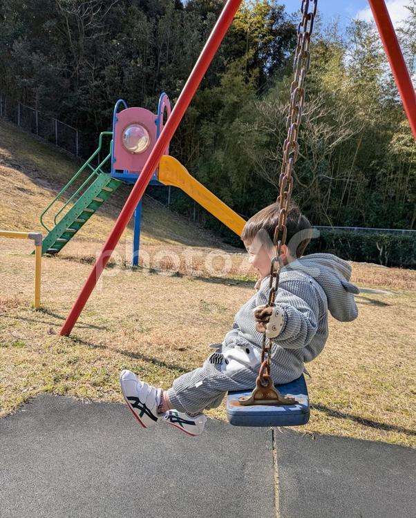 ブランコ楽しい ブランコ,公園,すべり台の写真素材
