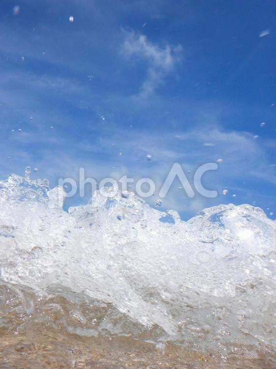 沖縄の海の波しぶき 海,波,しぶきの写真素材
