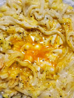 カルボナーラうどん崩し玉子3 カルボナーラうどん崩し玉子3の写真