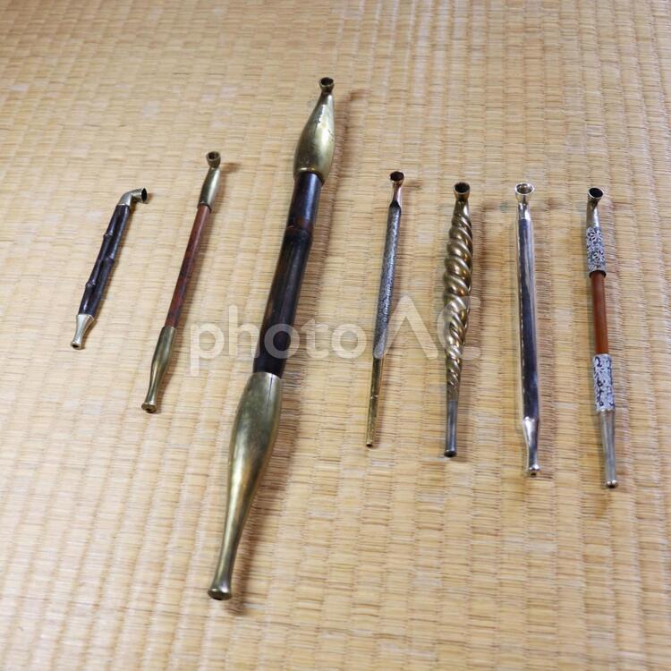 色んな煙管のコレクション（喧嘩煙管・延べ煙管・羅宇煙管等々） 煙管,煙草,煙草盆の写真素材
