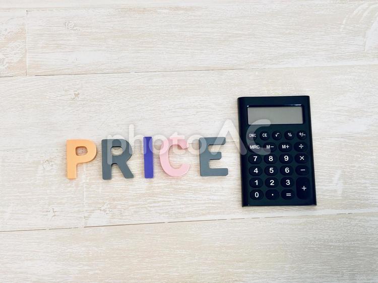 PRICEの文字と黒い電卓 プライス,電卓,料金の写真素材