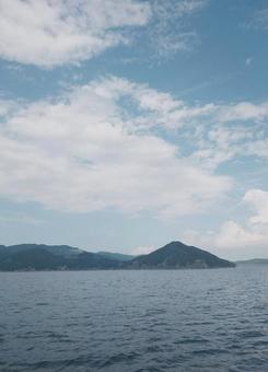 山と海 山と海 海,波,風景の写真素材