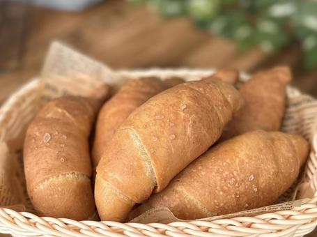塩パン 塩パン,パン,焼きたてパンの写真素材
