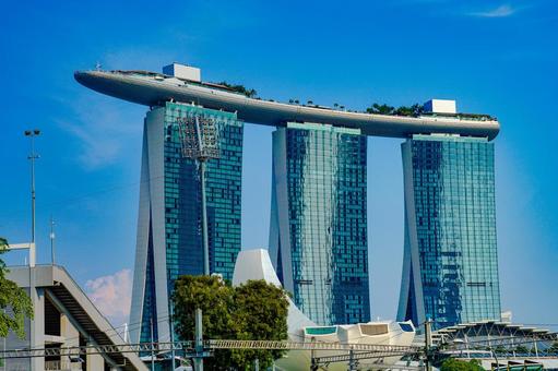 シンガポールの青空の下の展望 シンガポールの青空の下の展望 マリーナベイ・サンズ,シンガポール,ビル群の写真素材
