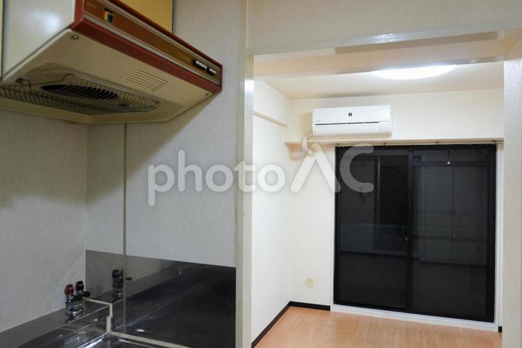 古いマンションの一室 マンション,賃貸,賃貸マンションの写真素材