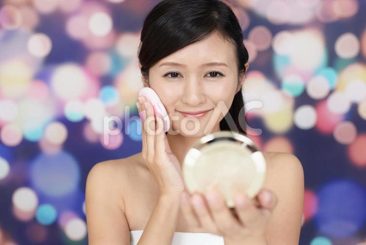 メイクアップをする女性 女性,美容,健康の写真素材