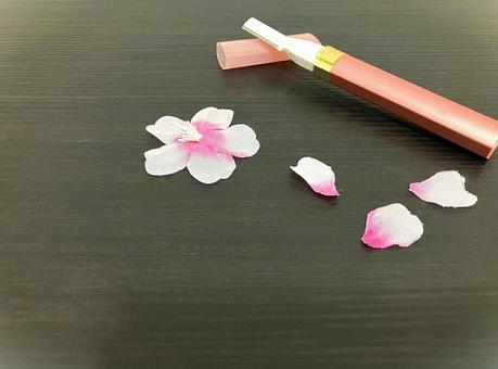 花と一緒に並んだ電動シェーバー 花と一緒に並んだ電動シェーバー 女性用シェーバー,電動シェーバー,ムダ毛ケアの写真素材