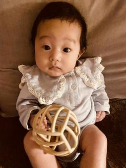 初めてのオーボール 赤ちゃん,あかちゃん,子どもの写真素材