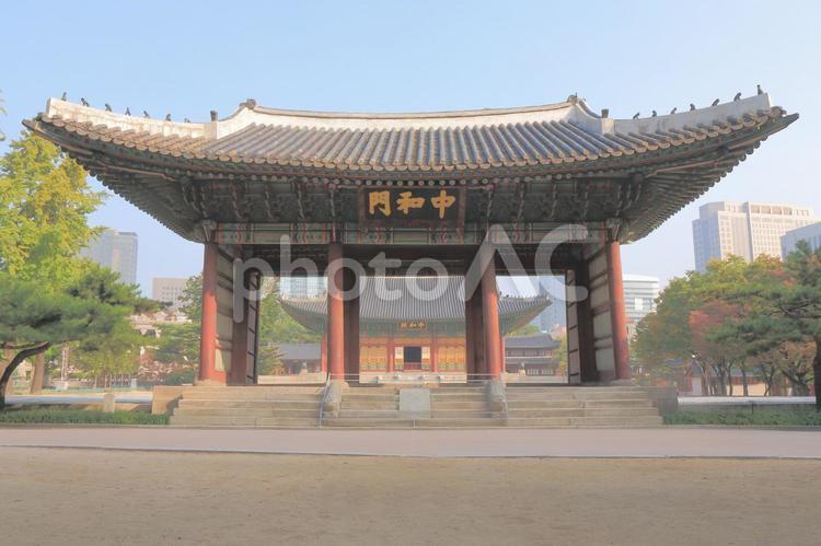韓国　ソウルの歴史的建造物　徳寿宮 韓国,ソウル,徳寿宮の写真素材
