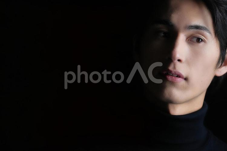 男性の顔半分 男性,美容男子,ダンディの写真素材