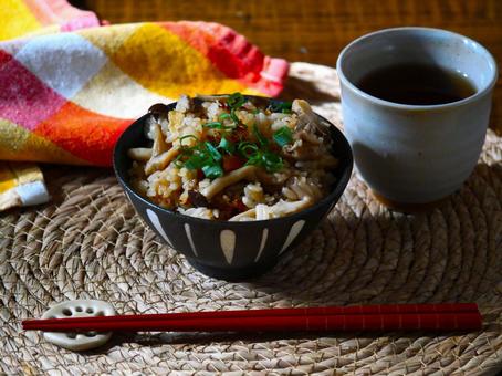 炊き込みご飯.2 炊き込みご飯,きのこご飯,秋の写真素材