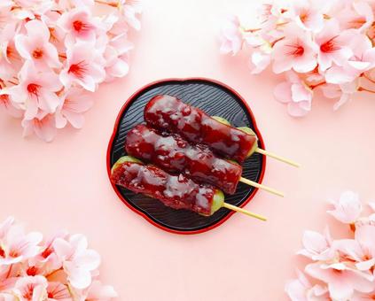 よもぎ団子と桜 よもぎ団子と桜 よもぎ団子,草団子,団子の写真素材