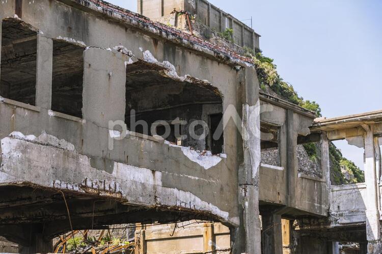  長崎の世界遺産軍艦島の荒廃した世界 長崎,軍艦島,世界遺産の写真素材