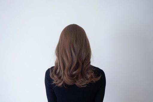 茶髪の後ろ姿 ロングヘア,ヘアスタイル,髪型の写真素材