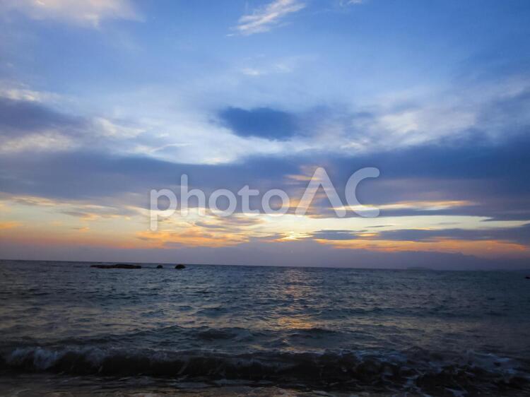 海の夕焼け 海,夏,夕焼けの写真素材