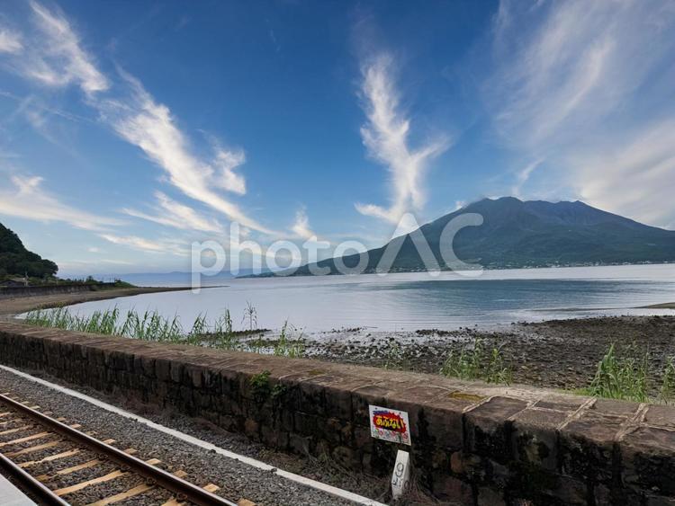桜島 桜島,鹿児島,車窓の写真素材