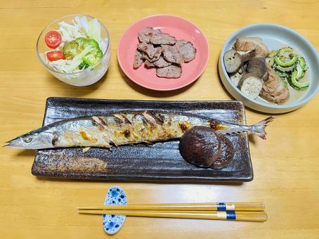 秋刀魚定食 秋刀魚定食 サンマ,夕食,食卓の写真素材