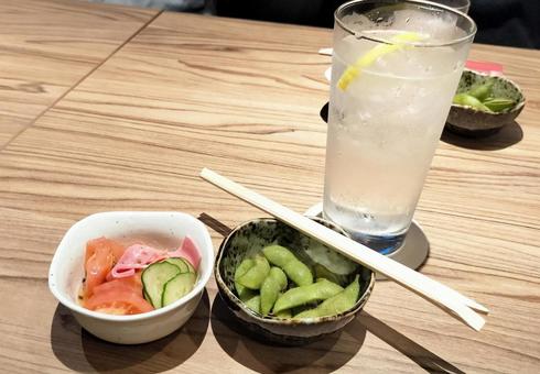 お通しとサワー お通し,枝豆,トマトの写真素材