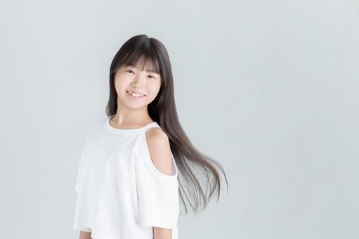 ロングヘアの健康的な女の子 ロングヘアの健康的な女の子 ロングヘア,笑顔,女の子の写真素材
