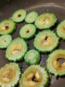 切ったゴーヤ 切ったゴーヤ ゴーヤ,野菜,夏野菜の写真素材