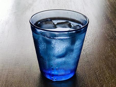 冷たーいお水で熱中症対策! 冷たーいお水で熱中症対策! 冷たい,水,お冷の写真素材